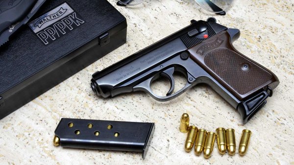 恩卓中盈 袖珍利器设计巧 邦德挚爱火力稳 7.65毫米瓦尔特PPK传奇再现