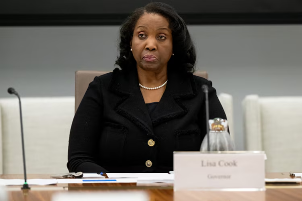 东启网 特朗普宣布：美联储理事库克被免职